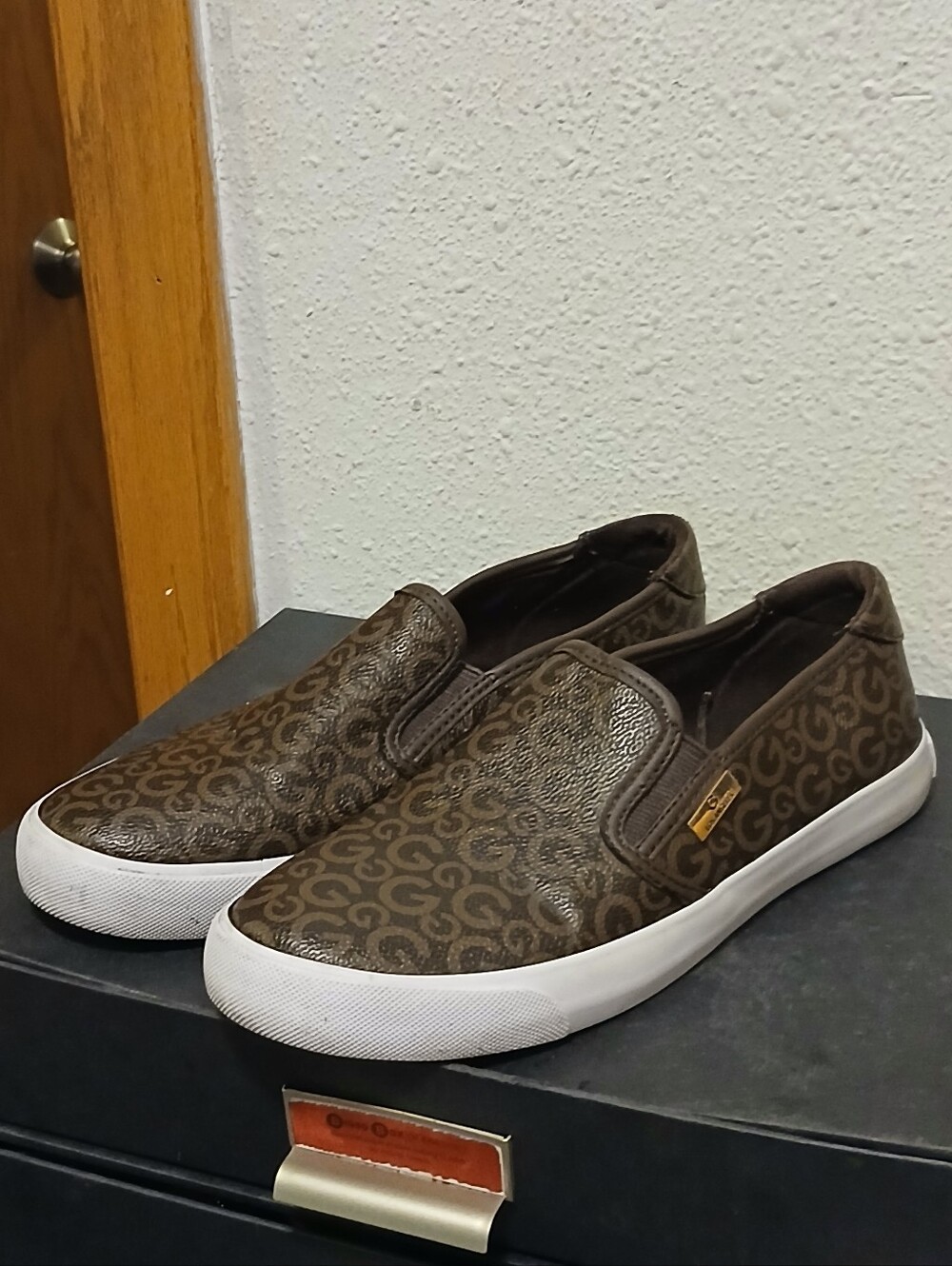 G by GUESS Women's Size 7M Monogram Logo Slip-On Sneakers Brown Gold
